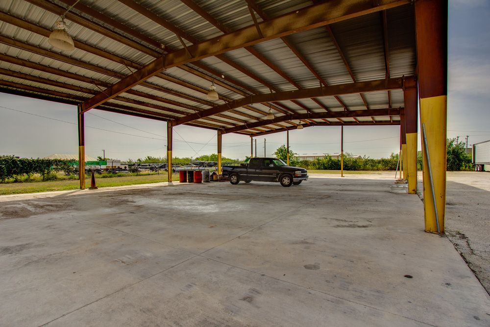 Industrial For Sale: 5655 S Interstate 35, New Braunfels, TX 78132